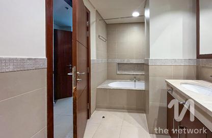 Apartment - 2 Bedrooms - 3 Bathrooms for rent in Burj Vista Tower 2 - Burj Vista - Downtown Dubai - Dubai