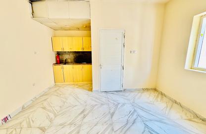 Apartment - Studio - 1 for rent in Muwailih Building - Muwaileh - Sharjah