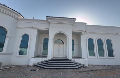 Villa - 4 Bedrooms - 5 Bathrooms for rent in Al Riffa - Ras Al Khaimah