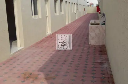 سكن عمال - استوديو - 5 حمامات للبيع في الصجعة - الشارقة