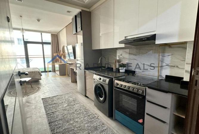 Elegantly Furnished Studio Apartment with Balcony photo 2