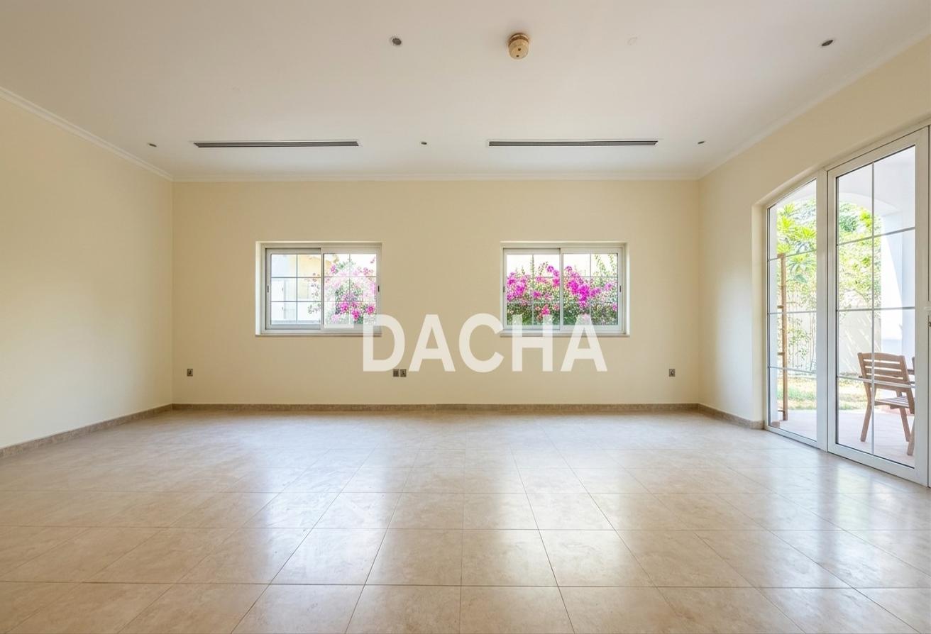 Huge Garden | Private Pool | Grand Living Space photo 6