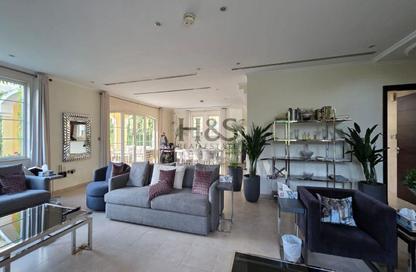 Villa - 4 Bedrooms - 6 Bathrooms for sale in Jumeirah Park - Dubai