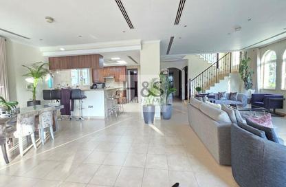 Villa - 4 Bedrooms - 6 Bathrooms for sale in Jumeirah Park - Dubai