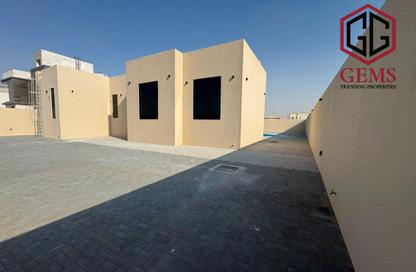 Villa - 4 - 5 for rent in Al Aweer 1 - Al Aweer - Dubai