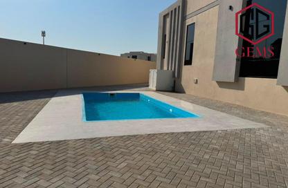 Villa - 4 - 5 for rent in Al Aweer 1 - Al Aweer - Dubai