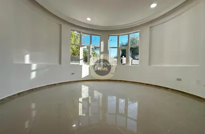Apartment - 1 Bathroom for rent in Al Mushrif Villas - Al Mushrif - Abu Dhabi