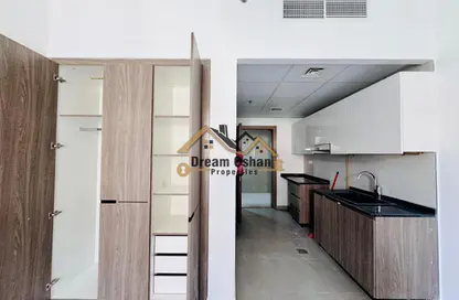 Apartment - Studio - 1 Bathroom for rent in International City Phase 2 - Al Warsan 4 - Al Warsan - Dubai Apartment - Studio - 1 Bathroom for rent in International City Phase 2 - Al Warsan 4 - Al Warsan - Dubai