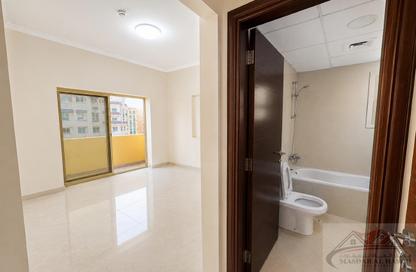 Apartment - 1 Bedroom - 2 Bathrooms for rent in Muwaileh 29 Building - Muwaileh - Sharjah
