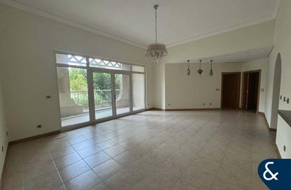 Apartment - 2 - 2 for rent in Al Anbara - Shoreline Apartments - Palm Jumeirah - Dubai