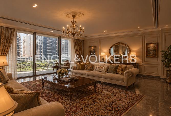 Luxury Unit | Marina View | Vacant