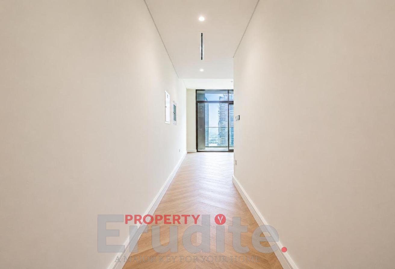 High Floor / Canal view / Ready to move in photo 12