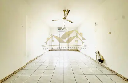 Apartment - 1 Bedroom - 2 Bathrooms for rent in Al Karama Sqaure - Al Karama - Dubai