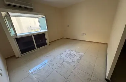 Apartment - 1 Bathroom for rent in Al Qulaya'ah - Al Sharq - Sharjah