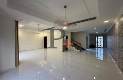 Villa - 3 - 5 for rent in Mirdif - Dubai