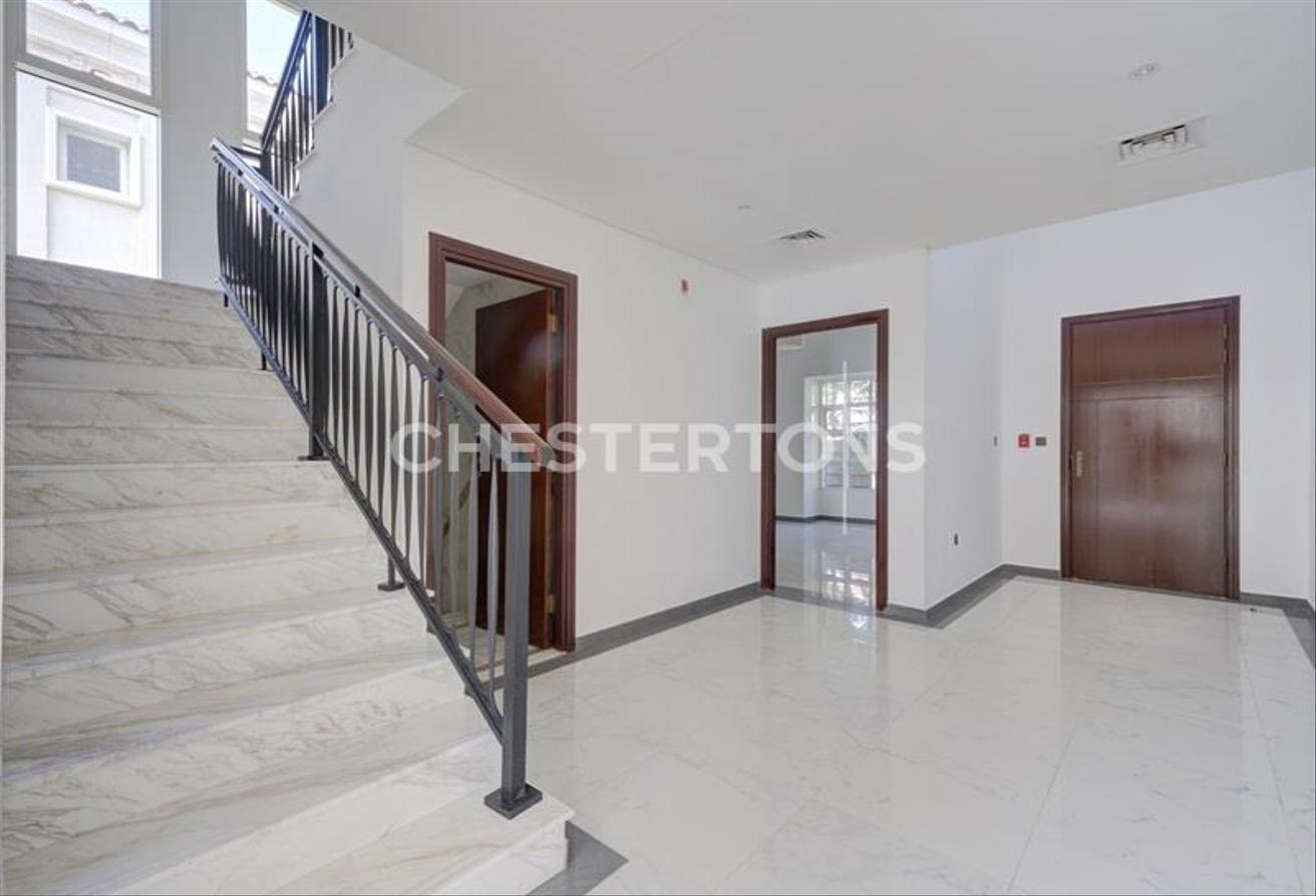 Luxury 5BR Villa | Private Pool | Polo Field View photo 5