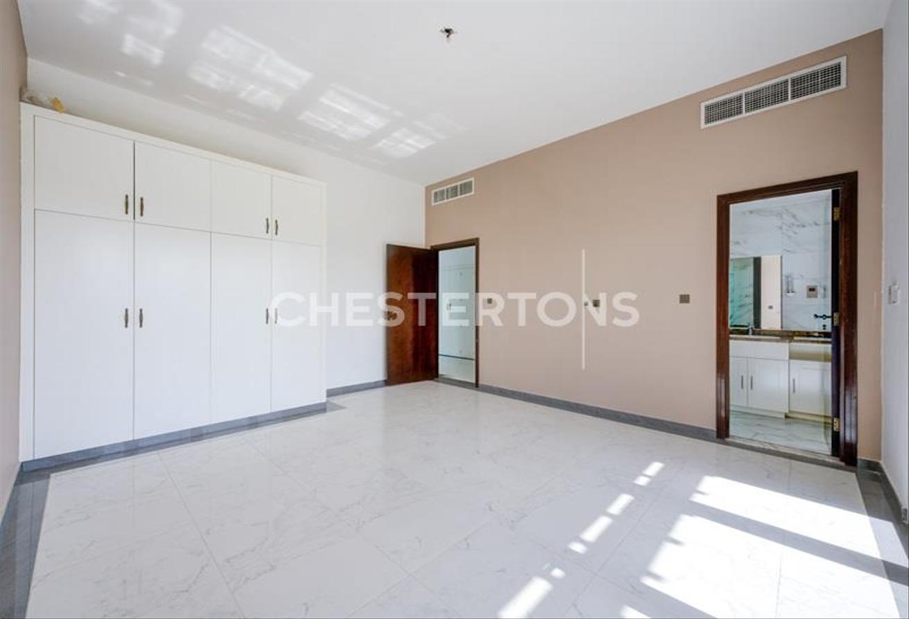 Luxury 5BR Villa | Private Pool | Polo Field View photo 8