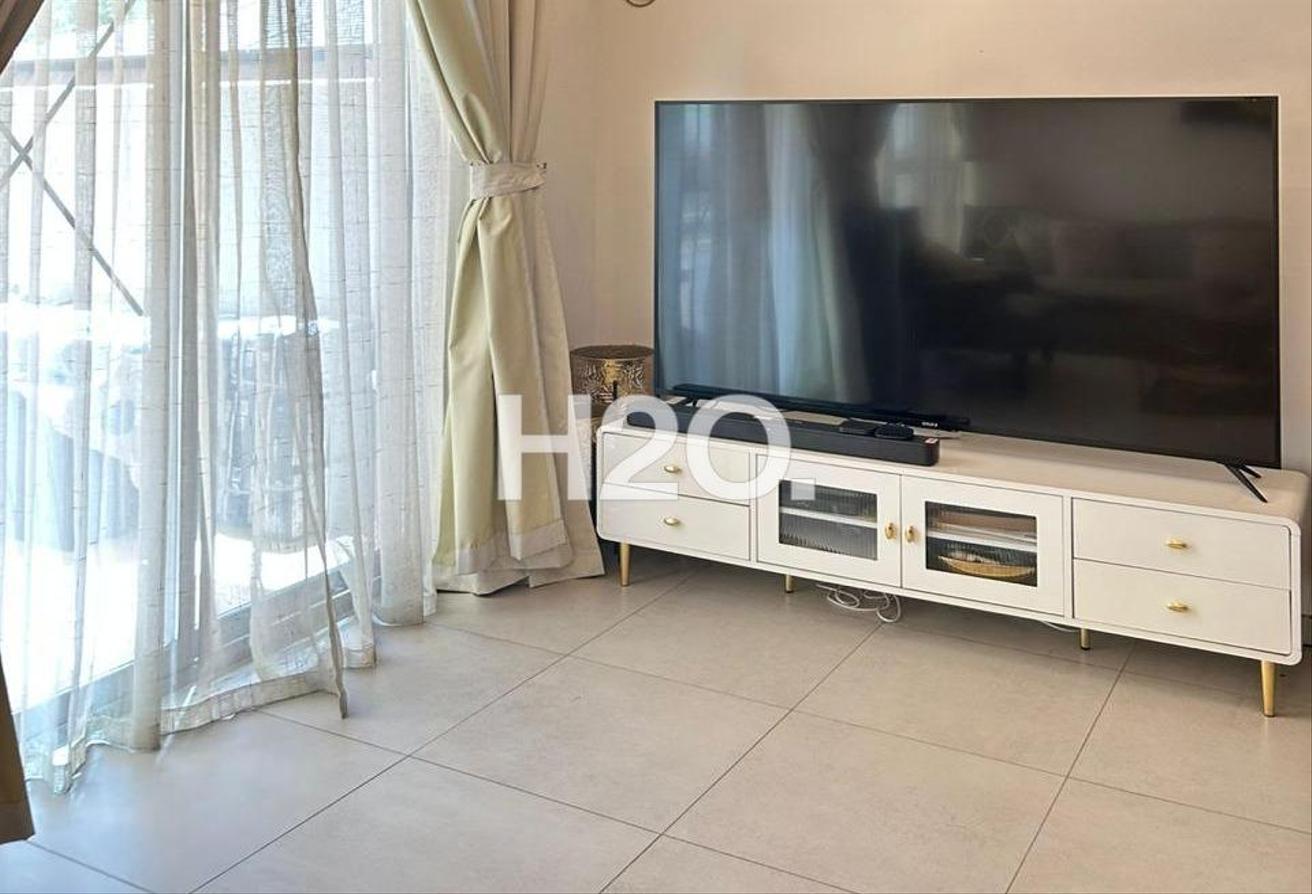 Fully Furnished Duplex | Prime Location | Vacant photo 5