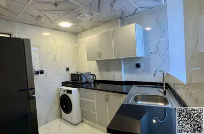 شقة - غرفة نوم - 2 حمامات للايجار في مساكن كورنيش عجمان - طريق كورنيش عجمان - عجمان