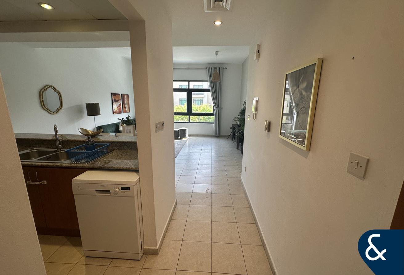 Low Floor | One Bedroom | Covered Parking photo 4