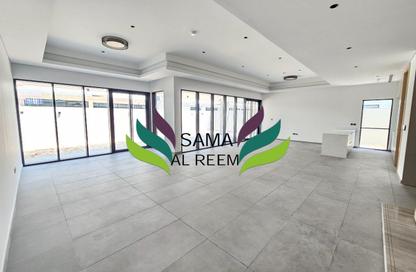 Villa - 4 Bedrooms - 6 Bathrooms for rent in Jumeirah 1 Villas - Jumeirah 1 - Jumeirah - Dubai