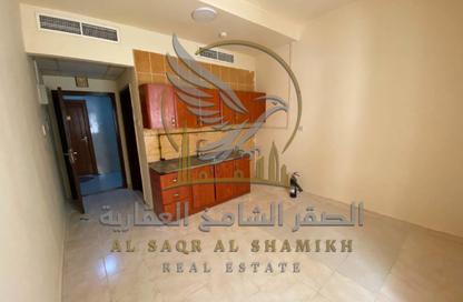Apartment - Studio - 1 Bathroom for rent in Al Butina 9 Building - Al Butina - Sharjah Apartment - Studio - 1 Bathroom for rent in Al Butina 9 Building - Al Butina - Sharjah