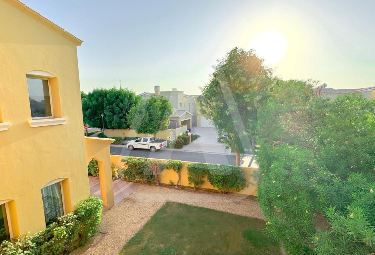 Corner Villa| Poolside|Upgraded kitchen|Landscaped photo 6