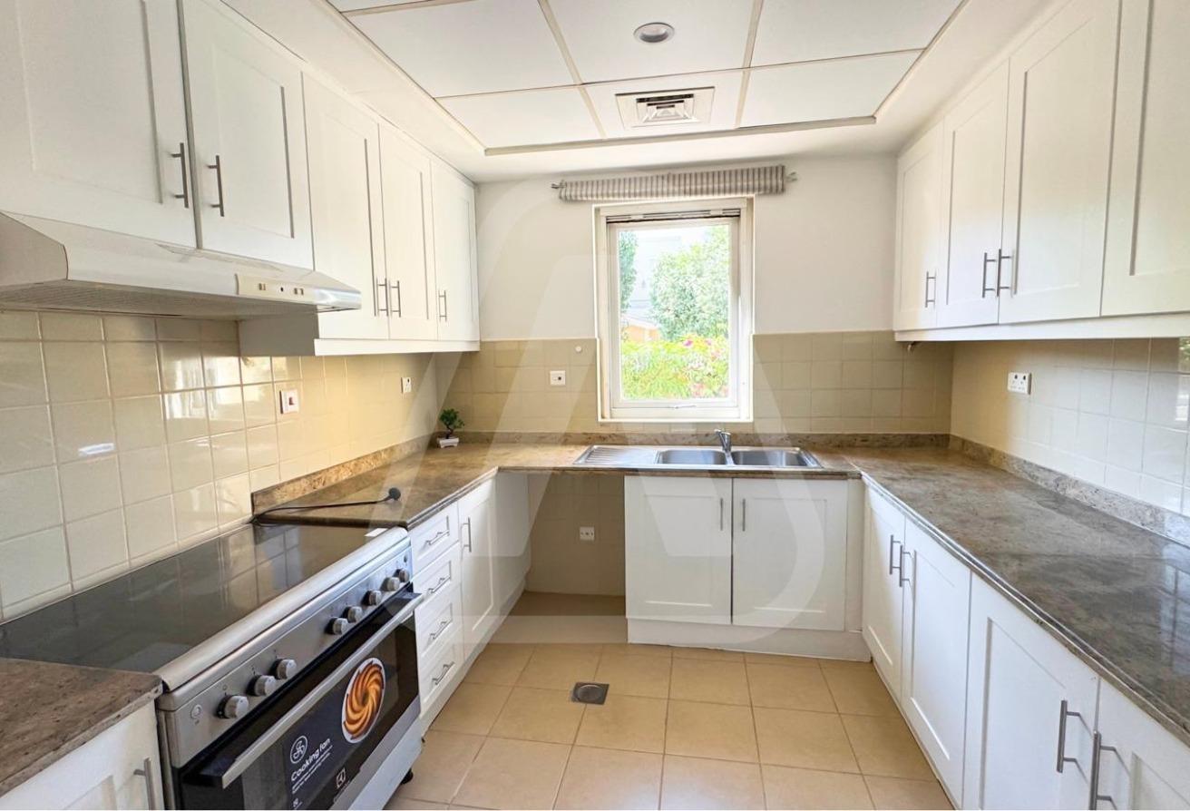 Corner Villa| Poolside|Upgraded kitchen|Landscaped photo 7