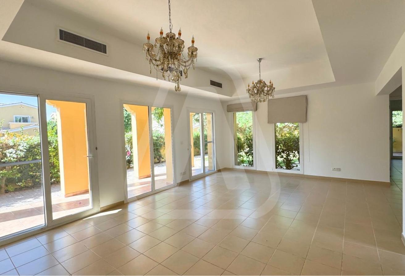 Corner Villa| Poolside|Upgraded kitchen|Landscaped photo 8