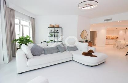 Apartment - 3 Bedrooms - 3 Bathrooms for rent in Al Anbara - Shoreline Apartments - Palm Jumeirah - Dubai