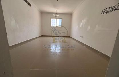 Apartment - 2 Bedrooms - 2 Bathrooms for rent in Al Qulaya'ah - Al Sharq - Sharjah