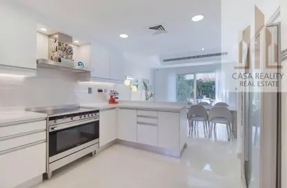 شقة - 3 غرف نوم - 4 حمامات للايجار في البحيرات - دبي