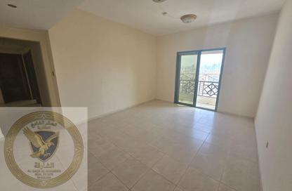 شقة - 2 غرف نوم - 2 حمامات للايجار في بناء النباعة - النبعة - الشرق - الشارقة