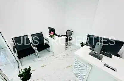 مكتب - غرفة نوم - 1 حمام للايجار في فاطمه محمد احمد بن سليمان - الرفاعة - بر دبي - دبي