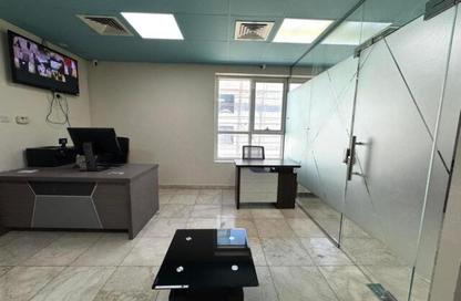 مركز أعمال - استوديو - 2 حمامات للايجار في الطابق الأول: مبنى الشيخ 05 - الخبيصي - ديرة - دبي