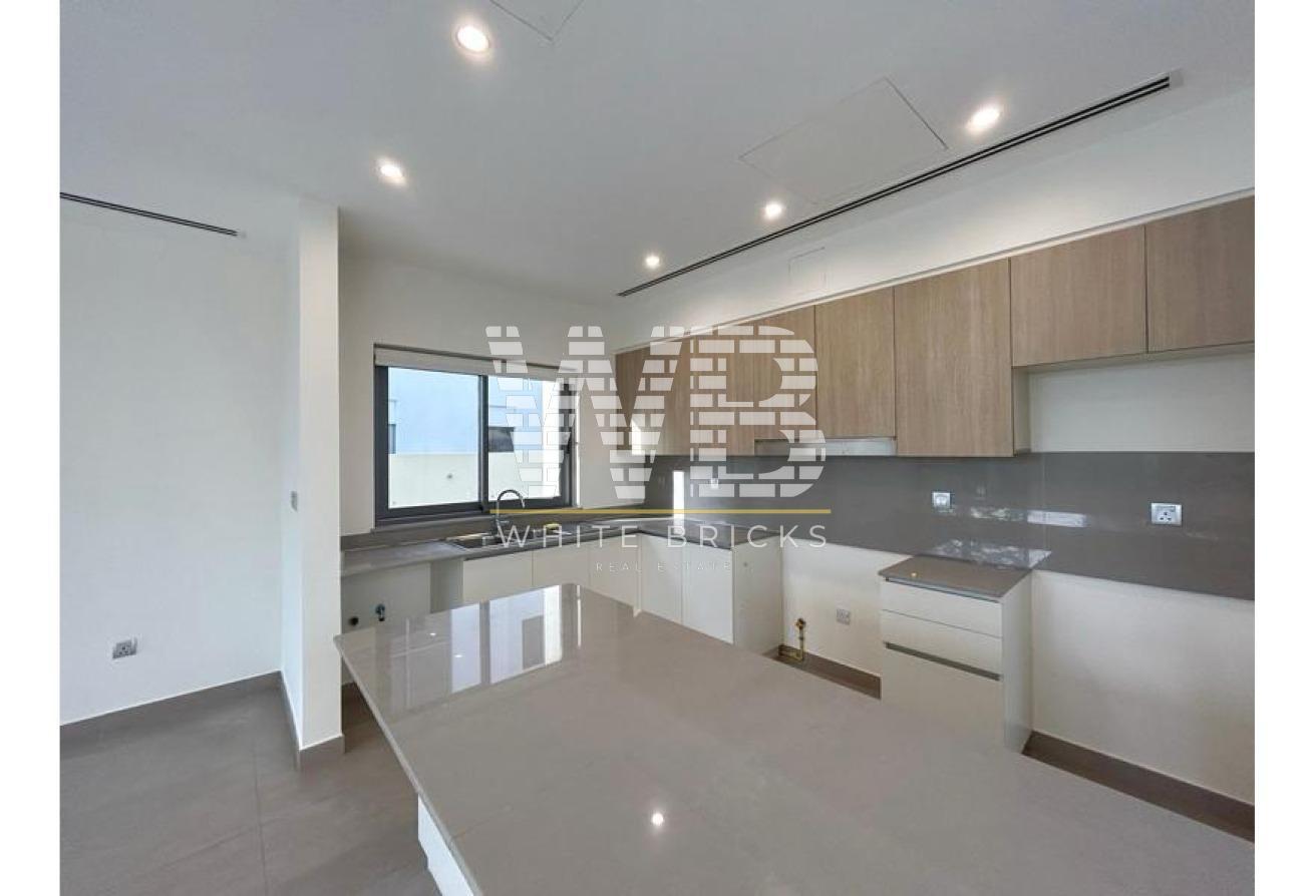 Spacious 4BR Villa | Unfurnished | Prime Location photo 5