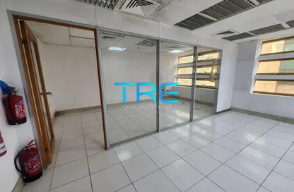 مكتب - 2 حمامات للايجار في شارع خليفة - أبوظبي