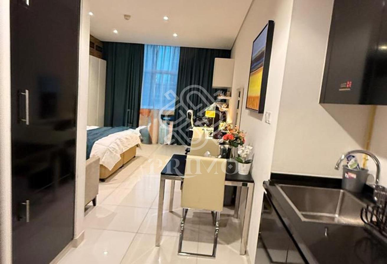 FULLY FURNISHED I PRIME LOCATION I MID FLOOR photo 12