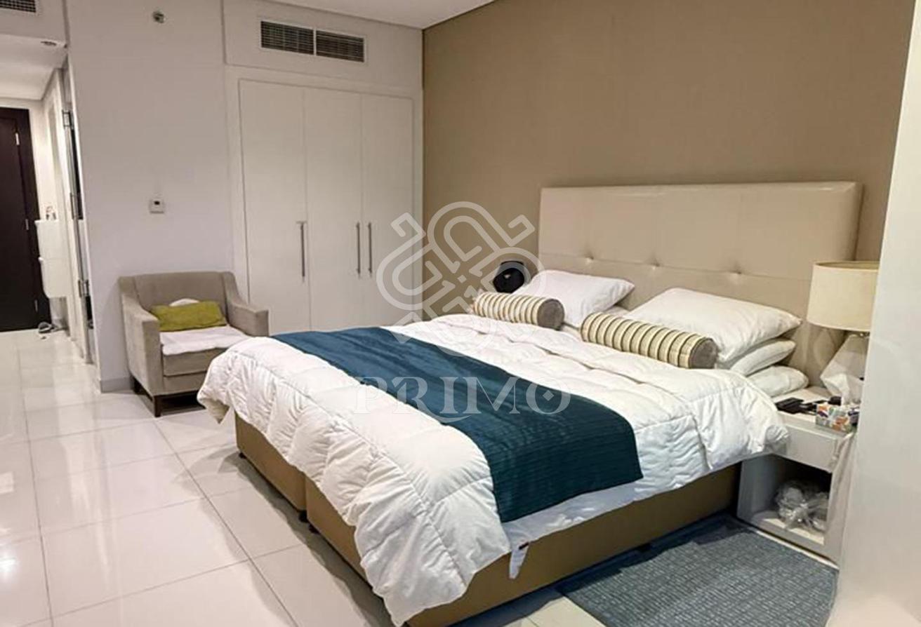 FULLY FURNISHED I PRIME LOCATION I MID FLOOR photo 3