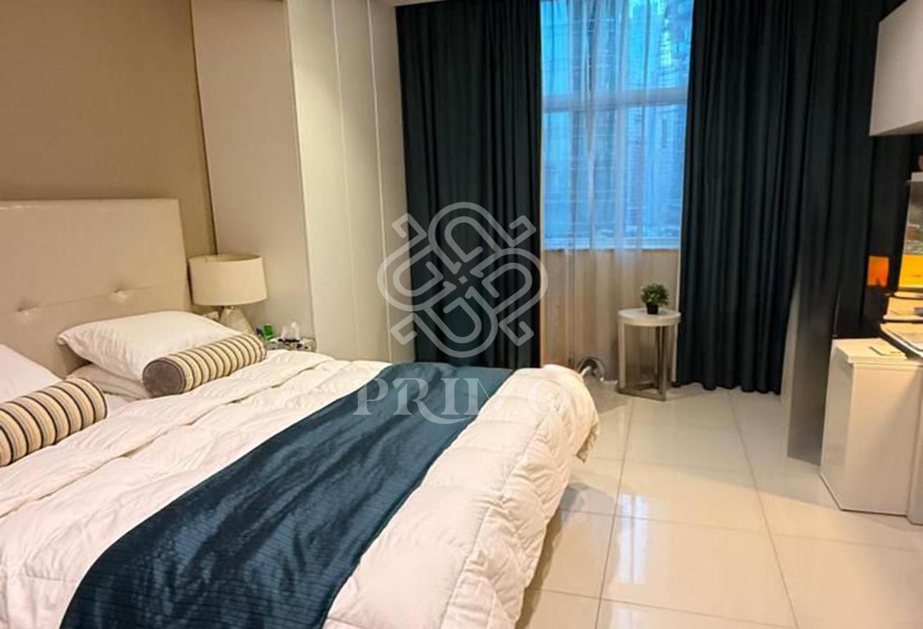 FULLY FURNISHED I PRIME LOCATION I MID FLOOR photo 5