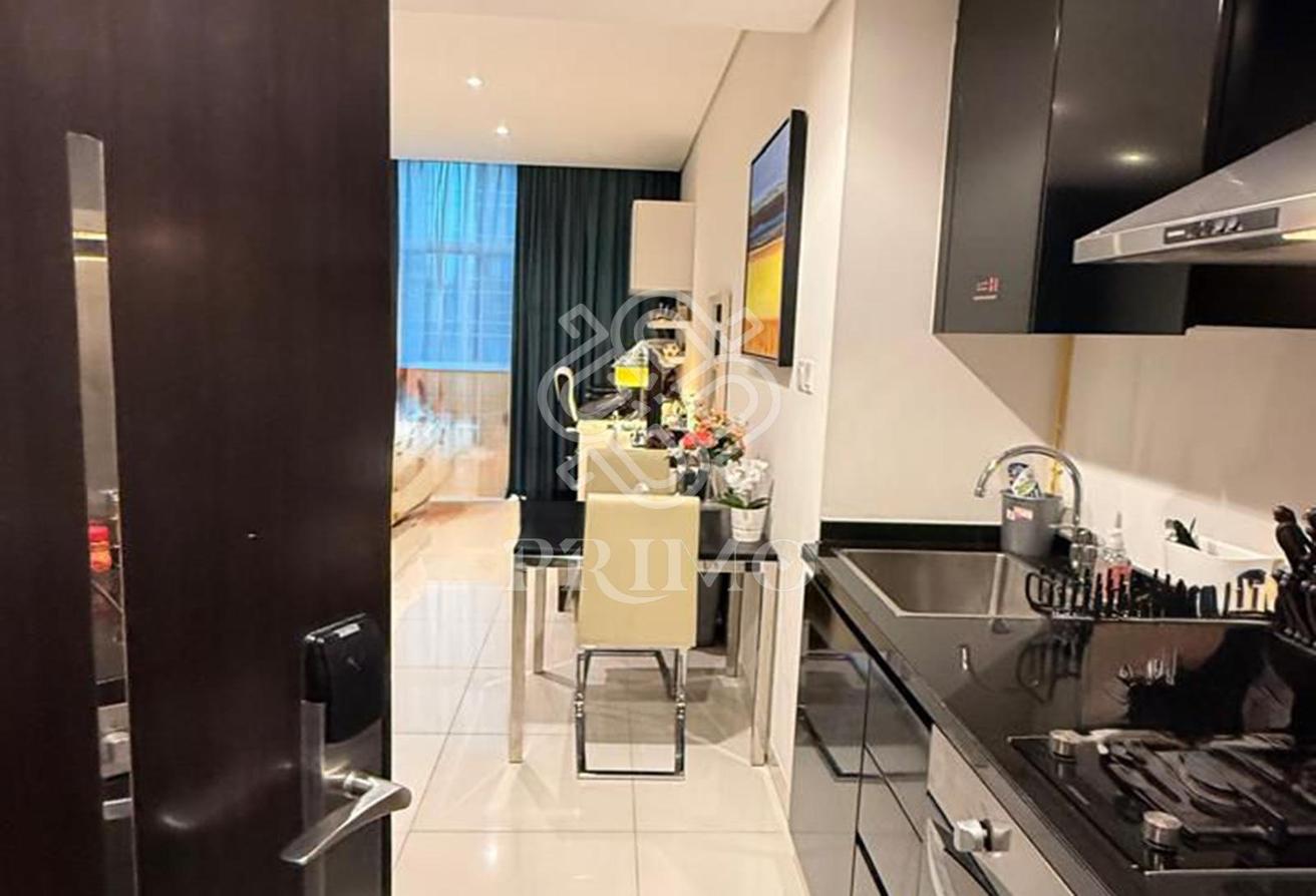 FULLY FURNISHED I PRIME LOCATION I MID FLOOR photo 2