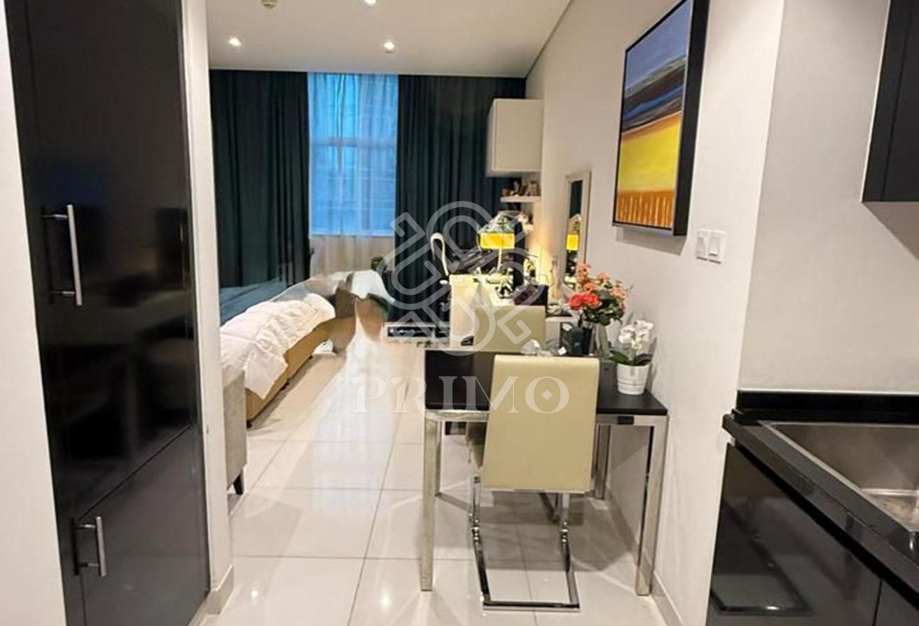 FULLY FURNISHED I PRIME LOCATION I MID FLOOR photo 9