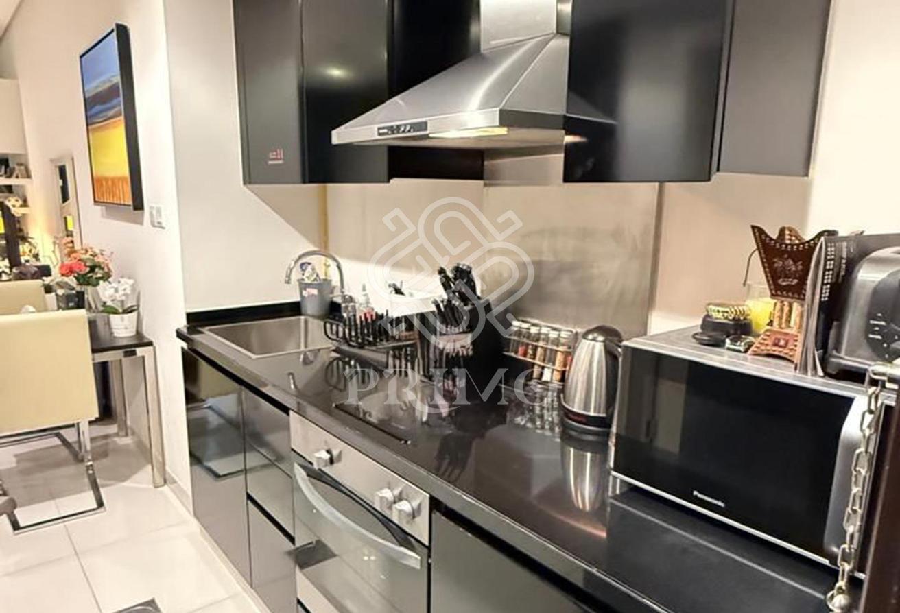 FULLY FURNISHED I PRIME LOCATION I MID FLOOR photo 6