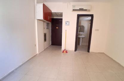 Apartment - Studio - 1 for rent in Fire Station Road - Muwaileh - Sharjah