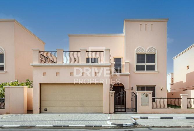 فيلا منفصلة | حديقة خاصة | تصميم واسع