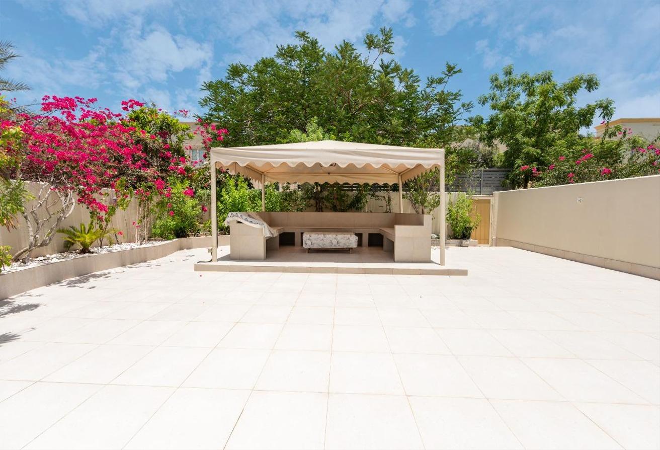Bright & Spacious | Furnished | Family-Friendly photo 7