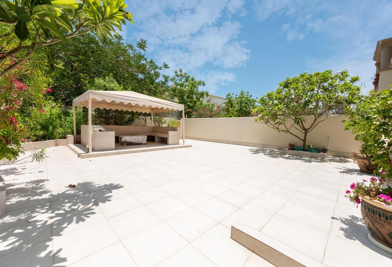 Bright & Spacious | Furnished | Family-Friendly photo 4