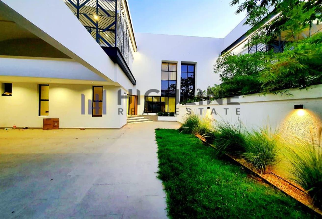 Modern 4-Bedroom Villa | Pvt. S-Pool | Near Beach photo 2