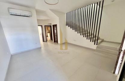 Villa - 5 Bedrooms - 5 Bathrooms for rent in Jumeirah 1 Villas - Jumeirah 1 - Jumeirah - Dubai Villa - 5 Bedrooms - 5 Bathrooms for rent in Jumeirah 1 Villas - Jumeirah 1 - Jumeirah - Dubai