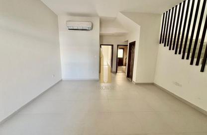 Villa - 5 Bedrooms - 5 Bathrooms for rent in Jumeirah 1 Villas - Jumeirah 1 - Jumeirah - Dubai
